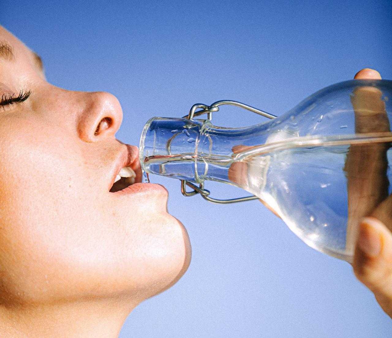 Сколько воды нужно пить в сутки: польза воды для человека